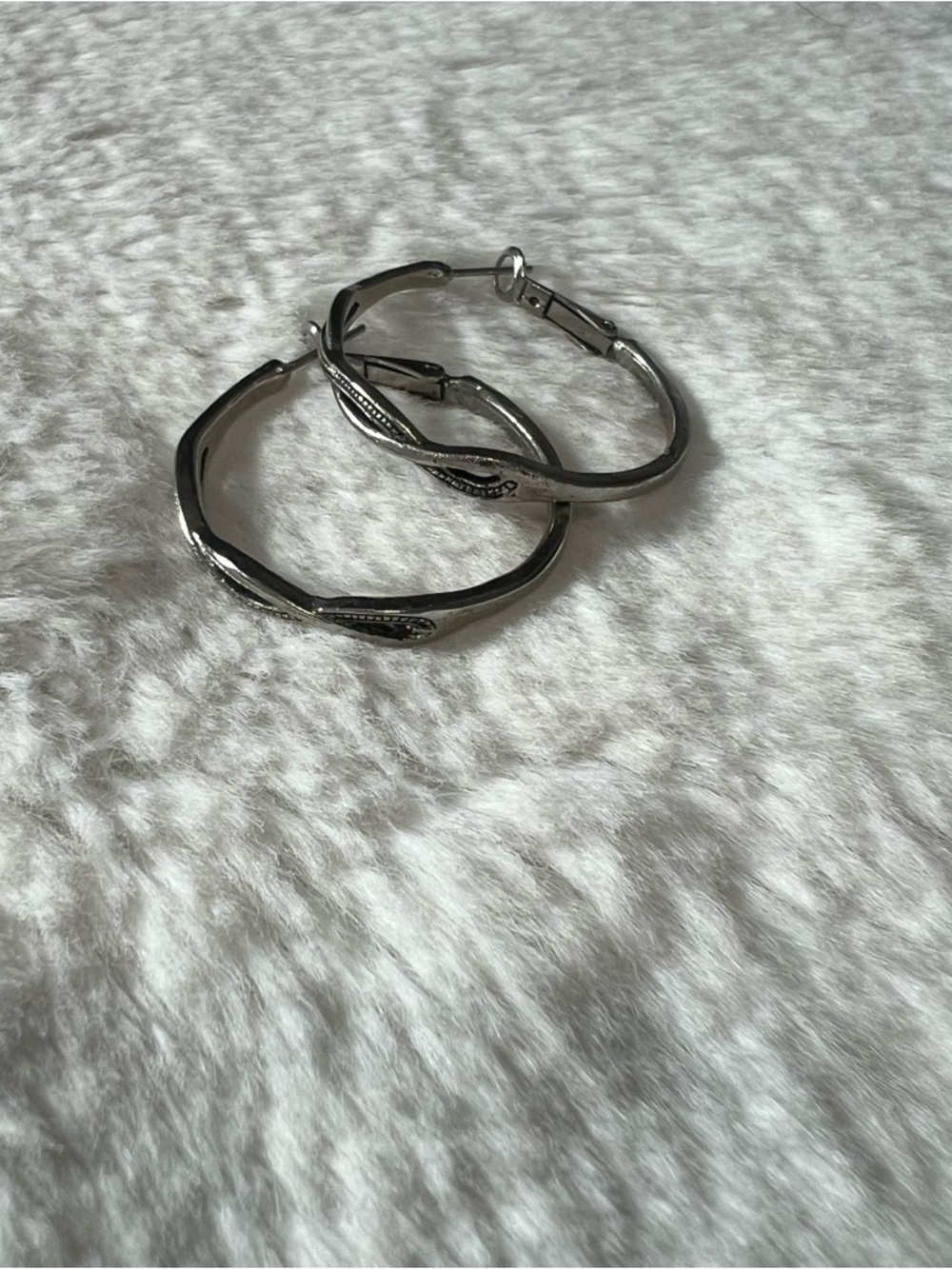 Silver Tone Twisted Hoop Earrings Hinged Closure 1.5 Inch Fashion Jewelry